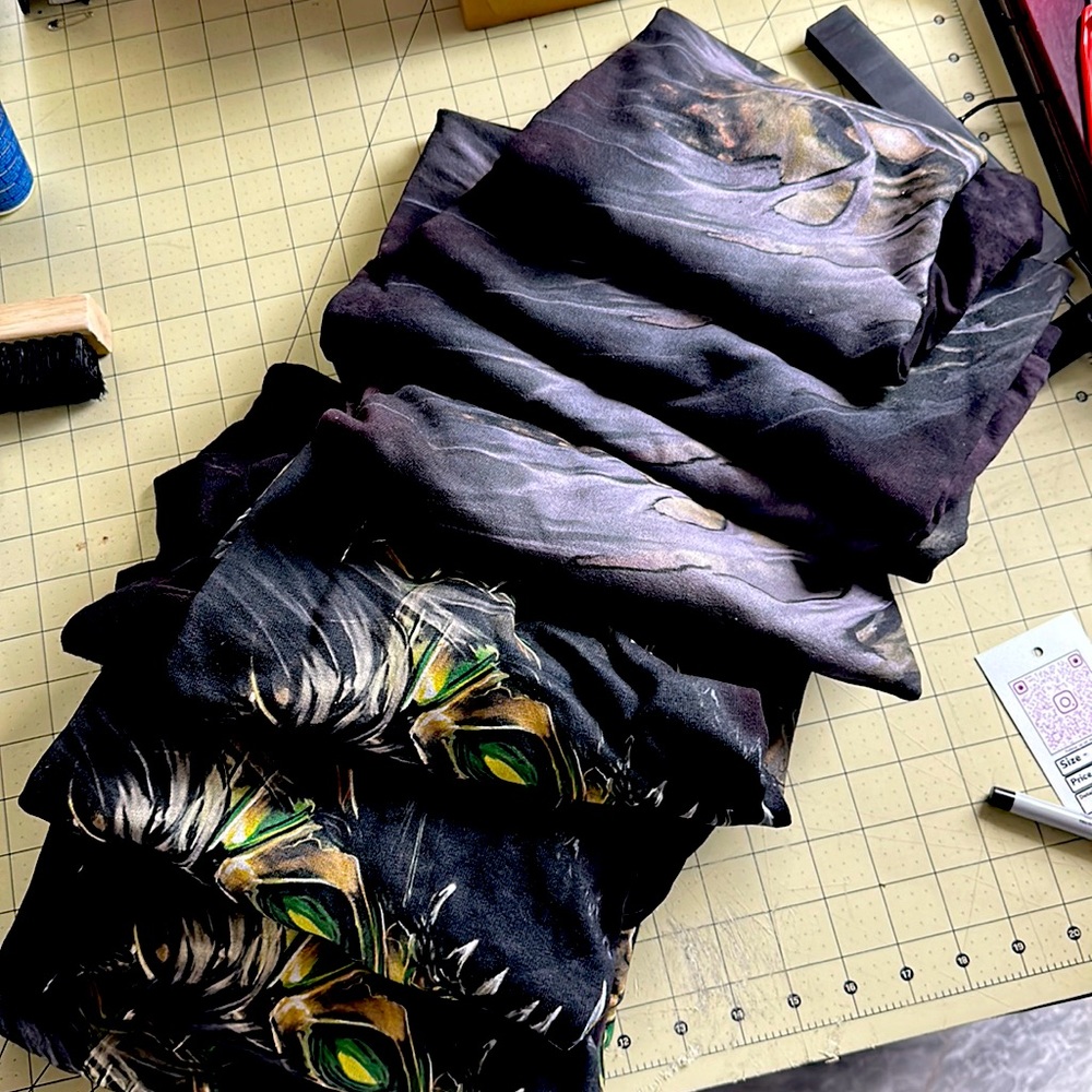 8 the mountain tees different sizes DEADSTOCK